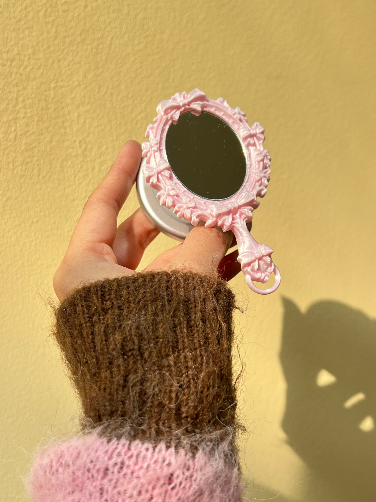 Mirror Bloom Phone Grip side profile detail