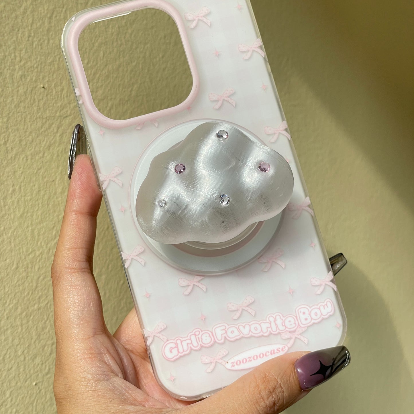 Cloud Magnetic Phone Grip attached to a MagSafe-compatible iPhone case