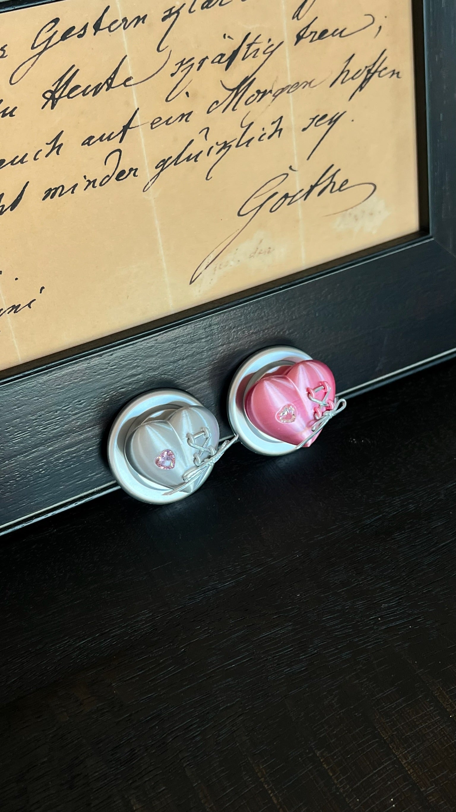 Mechanical Heart Magnetic Phone Grip color options in a styled close-up